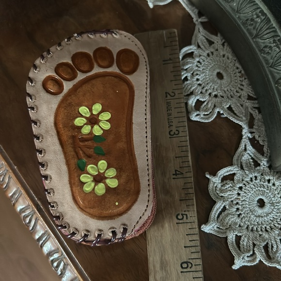 Vintage Leather Foot Coin Purse - Picture 3 of 5